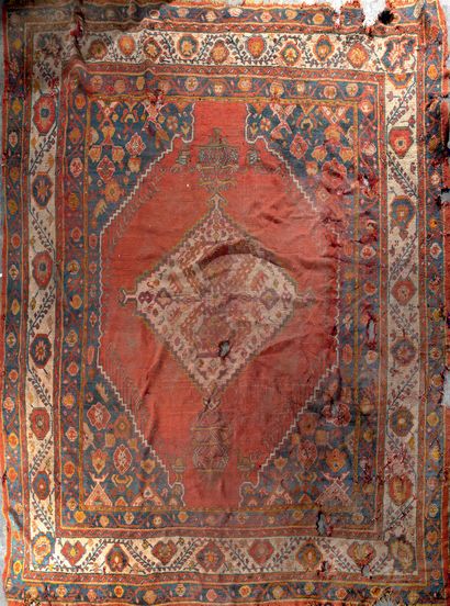 Large Ushak carpet (wear and accidents)