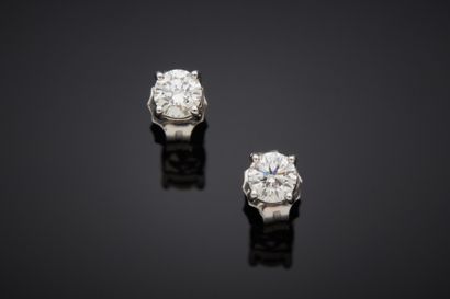  Pair of white gold (750‰) EARRINGS set with two brilliant-cut diamonds weighing...