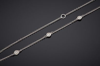  A 14-carat white gold (585‰) chain necklace set with six brilliant-cut diamonds...