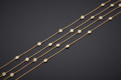  SAUTOIR chaînette en or jaune (750‰) serti de 31 diamants taille brillant en serti...