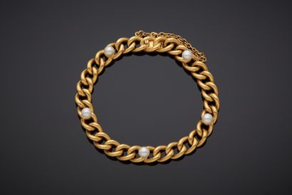  Small yellow gold (750‰) "gourmette" BRACELET adorned with five white pearls (not...