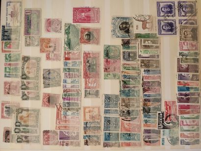  Tous pays. Un lot de timbres-poste oblitérés et un vrac.