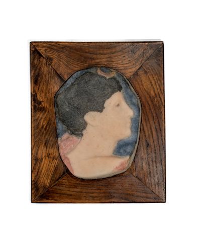 Henri CROS (1840-1907) "Diane" Plaque en pâte de verre polychrome figurant le profil...