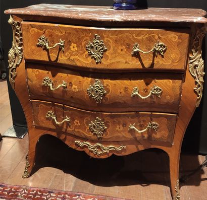 Louis XV style inlaid wood chest of drawers...