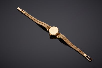  BRACELET WATCH round lady in yellow gold (750‰). Silvered satin-finished dial, Arabic...