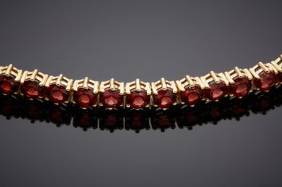  BRACELET in vermeil (min 800‰) set with an alignment of forty pyrope garnets. Length:...