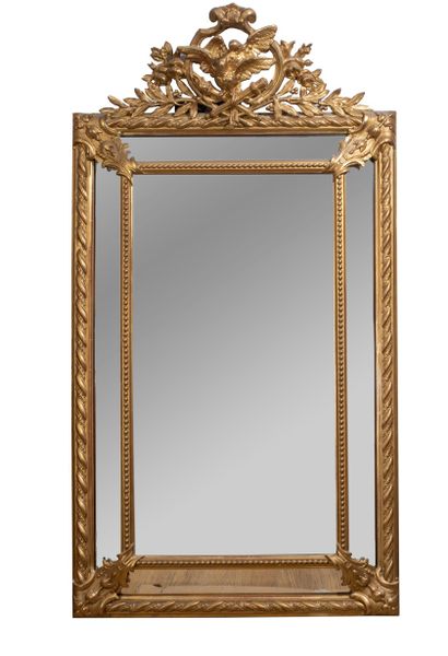  Miroirs à parecloses en bois doré sommé de deux colombes (redoré) 155 x 85 cm