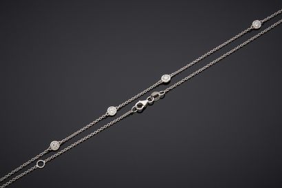  White gold (750‰) chain necklace set with six brilliant-cut diamonds in a closed...