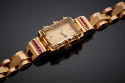  Rectangular ladies' watch bracelet in yellow gold (750‰) domed and geometric. Attachments...
