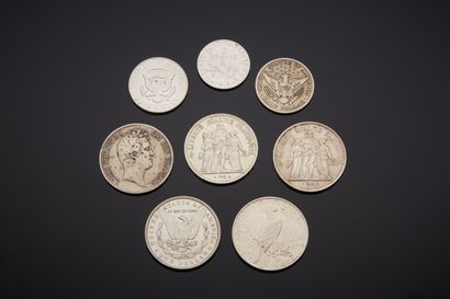  LOT de huit PIECES en argent (min. 800 ‰) comprenant : - 10 Francs Hercule - 5 Francs...