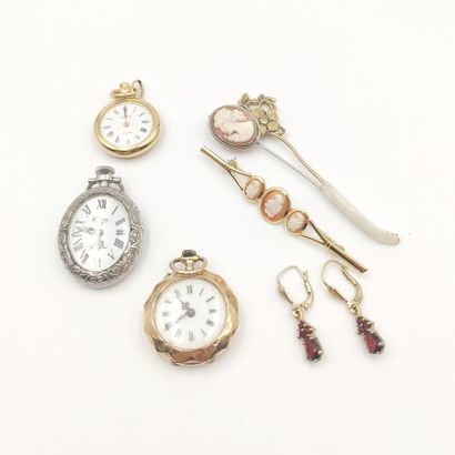  Metal lot including : 
Cameo tie pin + pin bouquet of flowers 
Gold brooch with...