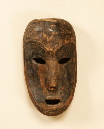 Mask with dry brown patina, 25 cm