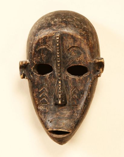 Mask with brown patina, 29 cm