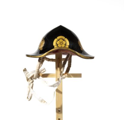 Black lacquered samurai hat with gold lacquered...