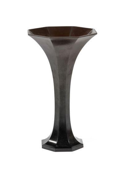 Bronze vase in the shape of a tulip 
Taisho...