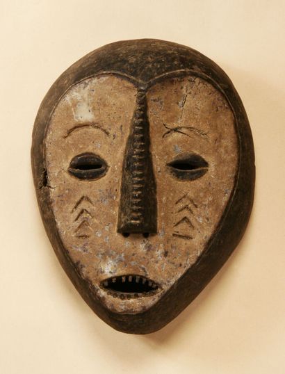 Large mask, heart-shaped face, scarred cheeks,...
