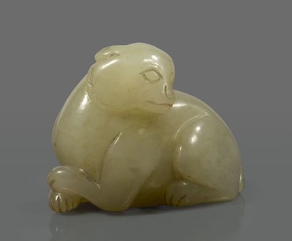 Small statuette in jade representing an animal...