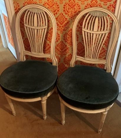 Pair of chairs in white lacquered wood with...