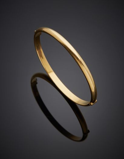  Solid yellow gold (750‰) opening rigid half-jewel BRACELET. Length : 18 cm. Weight:...