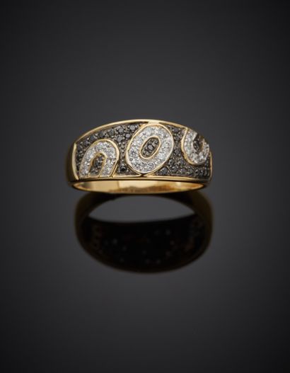  Yellow, white and blackened gold (750‰) ring paved with black and white diamonds,...