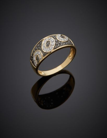  Yellow, white and blackened gold (750‰) ring paved with black and white diamonds,...