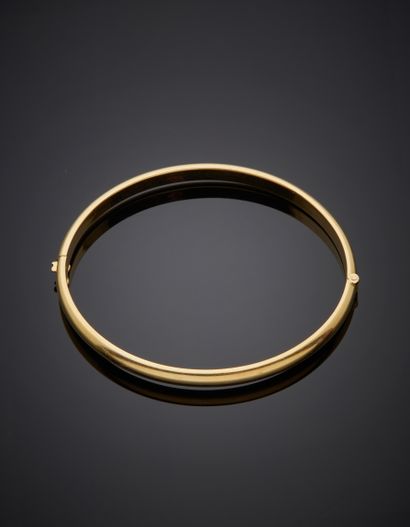  Solid yellow gold (750‰) opening rigid half-jewel BRACELET. Length : 18 cm. Weight:...