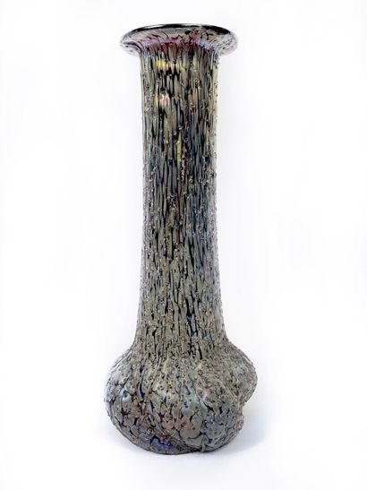 LOETZ, attribué à 
Vase en verre à décor...