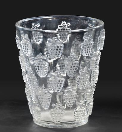 Lalique.Vase lave-raisin en verre moulé à...
