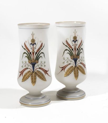 Deux vases en verre opalin à motif de feuillages...
