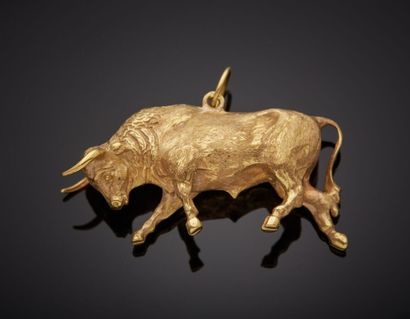 Yellow gold (750‰) chased and carved 