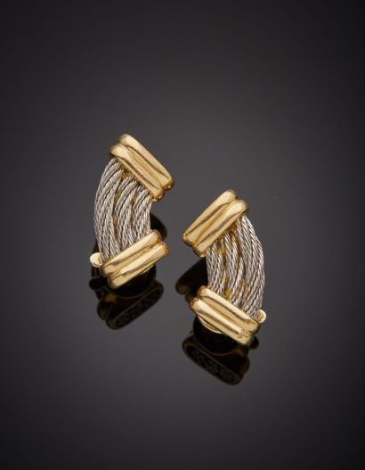 FRED 
Pair of curved EARRINGS, 