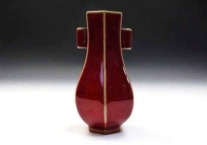 Vase chinois en céramique de couleur rouge-cuivre...