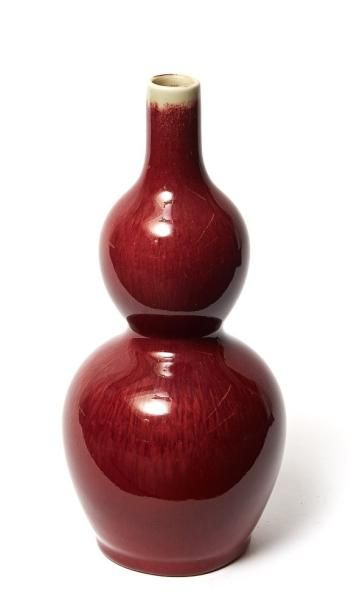 Vase chinois en forme de double gourde garni...