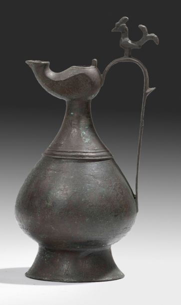  Aiguière Seldjoukide Fonte de laiton à décor gravé Iran, Khorassan, fin du XIIe...