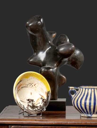 Xavier ALVAREZ (1949-) Composition abstraite. Bronze à patine brune-verte, signé...