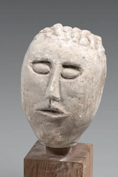 null Head in carved limestone.
In the Celtic taste.
Height: 29 cm.