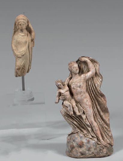 null Two statuettes in antique style:
- one in terracotta with traces of polychrome.
Height:...