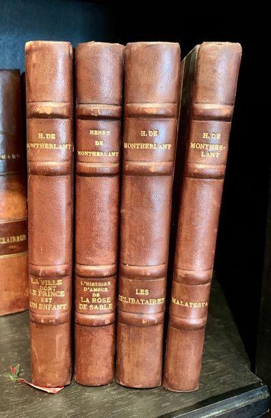 null Set of bound volumes:
- Suite of twenty-eight volumes by Gustave AIMARD
- Suite...