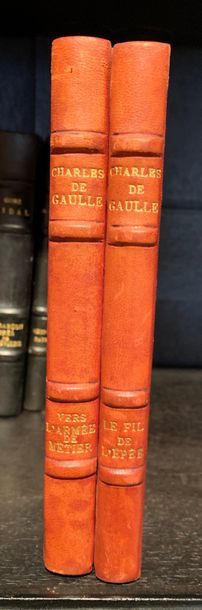 null Set of bound volumes:
- Suite of twenty-five volumes, black leather half-binding,...