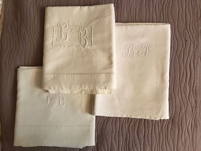 null Set of three linen sheets, numbered PB, BJ and LB.
235 x 280 cm. - 225 x 320...