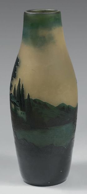 Paul NICOLAS-D'ARGENTAL (1875-1952). Grand vase ovoïde en verre multicouche bleu...