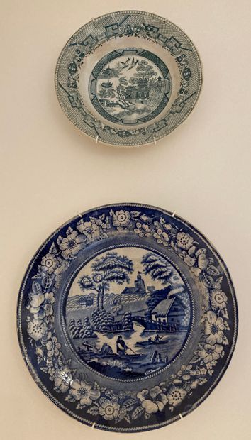 null Mannette of porcelain and earthenware, including three dishes in English earthenware...