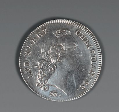 null FRANCE. Jeton en argent Louis XV.
Avers : buste de Louis XV à droite.
Revers...