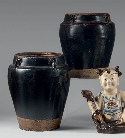 CHINE - Epoque MING (1368 - 1644). Two brown enameled stoneware jars, the neck decorated...