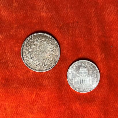 null FRANCE. Deux pièces en argent, Ve République. - Cent francs 1982. - Dix francs...