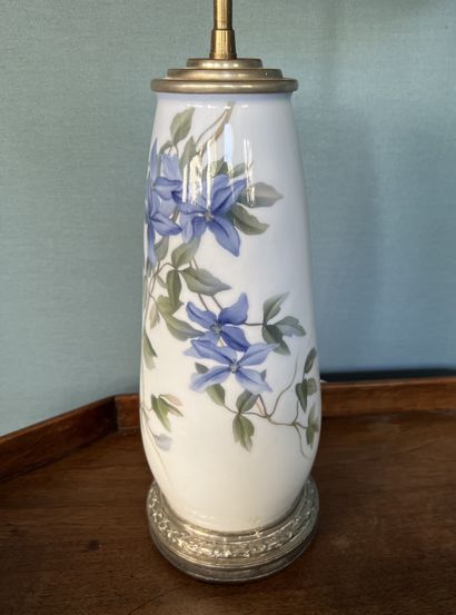 null Pied de lampe formé d'un vase en porcelaine émaillée de Copenhague, à décor...