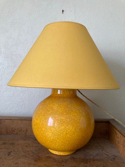 null BOCH - La Louvière. Vase boule en céramique craquelée jaune orangé. H. : 23...