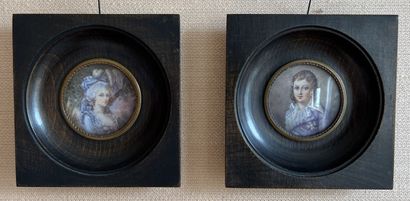 null Deux miniatures rondes représentant la reine Marie-Antoinette et le Dauphin....