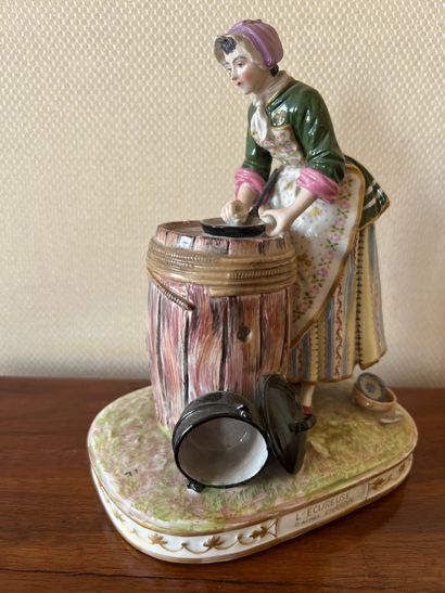null Polychrome porcelain statuette representing the Squirrel after Chardin. Style...