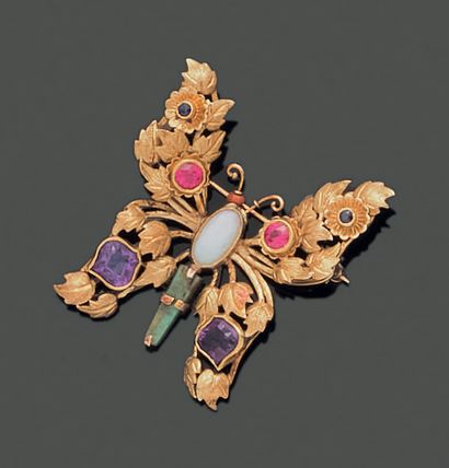 null 
Butterfly brooch in 18K (750) yellow gold, the wings chiseled with leaves and...